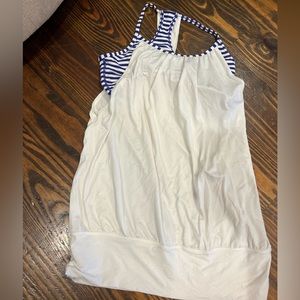 Lululemon 8 tank top with bra